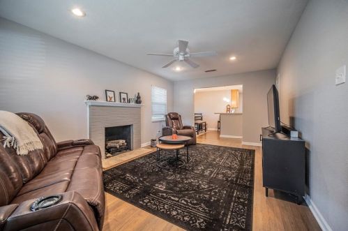 2711 Avon St, Dallas TX  75211-2306 exterior