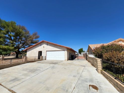 26210 Corona Dr, Helendale, CA 92342-7754