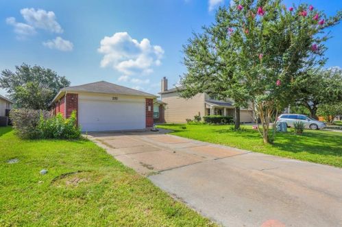 270 Goldenrod St, Uhland TX  78640-4218 exterior