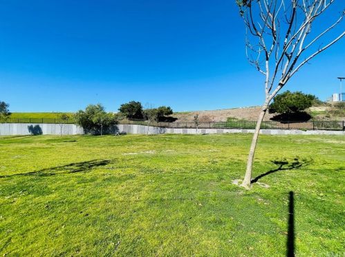 6656 Rosecrans Ave, Paramount CA  90723-3100 exterior