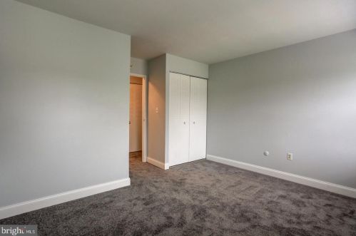 209 Valleybrook Dr, Lancaster PA  17601-4623 exterior