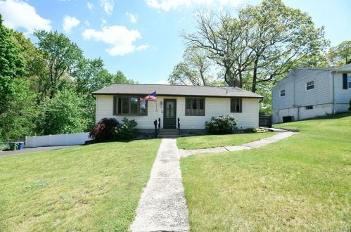 256 Pondview Dr, Southington, CT 06489-3938