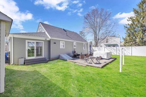 16 Charter Rd, Ellington CT  06029-4224 exterior