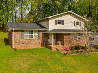 8111 Lakewinds Dr, Harrison, TN 37341-9646