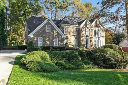 310 Burnt Oak Ct, Atlanta, GA 30328-1626