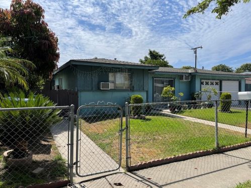 941 Fair Way, Santa Ana, CA 92703-1807