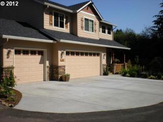 201 Louies Ct, Yacolt, WA 98675-5577