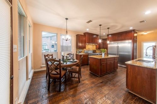 3609 Cimarron Dr, Carrollton TX 75007-6304 exterior