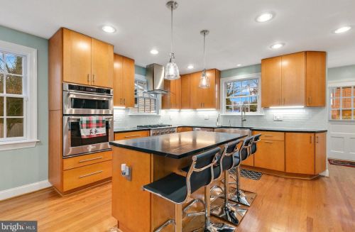 322 Northwest Dr, Silver Spring MD 20901-1431 exterior