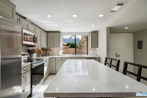 88 Sunrise Dr, Rancho Mirage, CA 92270-3879