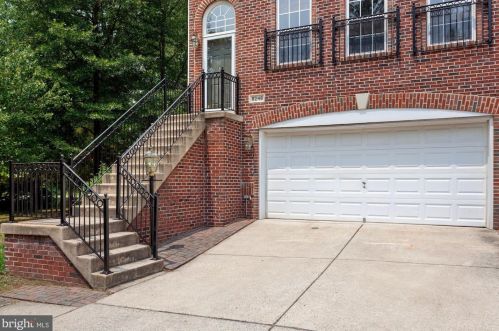 8248 Gunston Commons Way, Lorton, VA 22079-5027