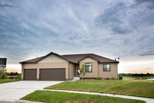 310 Sycamore Pl, Holland, NE 68372-9524