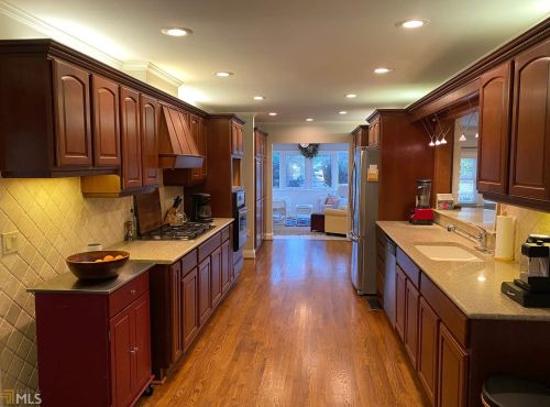 6845 Heathfield Dr, Atlanta GA  30328-2035 exterior