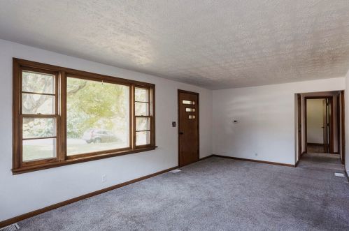 262 Hedge Dr, Springfield, OH 45504-3911
