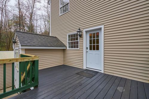 675 River Rd, Weare, NH 03281-5223