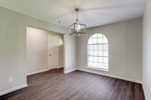 1817 Lake Shore Ct, Fort Worth TX  76103-1511 exterior