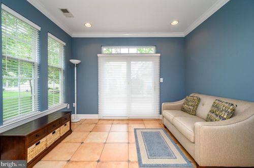 10 Monaco Dr, Trenton NJ  08691-3749 exterior