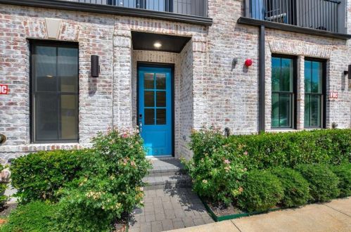 1159 Curve St, Austin TX  78702-1946 exterior