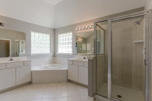 2207 Stoneycreek Park Ct, Conroe TX  77385 exterior