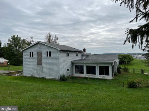 865 Bairs Rd, York, PA 17408-8926