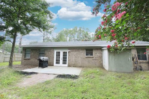 485 Village Dr, Woodbine, GA 31569-4433
