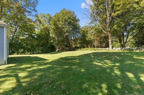 21 Marlboro Dr, Milford, CT 06461-2128