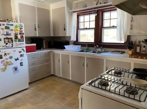 30 Charles Dr, Hinsdale, NH 03451-2451