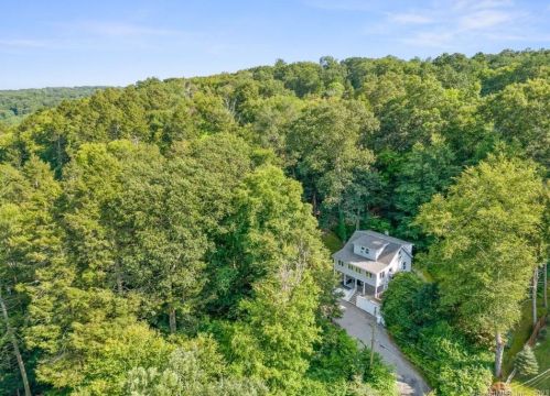 90 Engleside Ter, Sandy Hook, CT 06482-1229