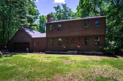 9 Fawn Dr, Granby, CT 06035-2801