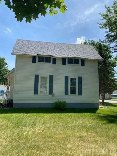 448 14th St, Windom, MN 56101-1438