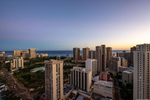 445 Seaside Ave, Honolulu HI  96815-2640 exterior