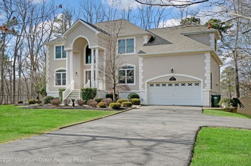 292 Friendship Rd, Wall Township, NJ 07731-1970