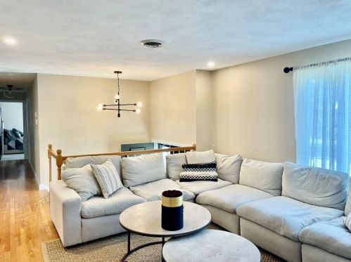 36 Conifer Dr, Providence, RI 02904-3021