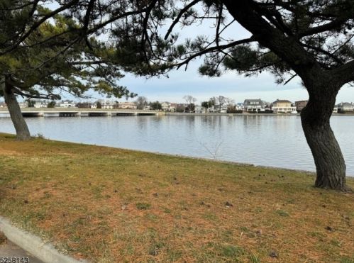 302 Deal Lake Dr, Tinton Falls NJ  07712-5183 exterior