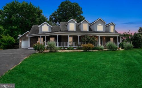 39 Berlin Pike, Lovettsville, VA 20180-8602