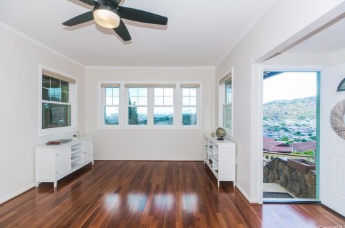 1439 Center St, Honolulu, HI 96816-3205