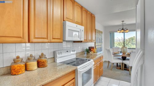 21228 Gary Dr, Hayward, CA 94546-6116