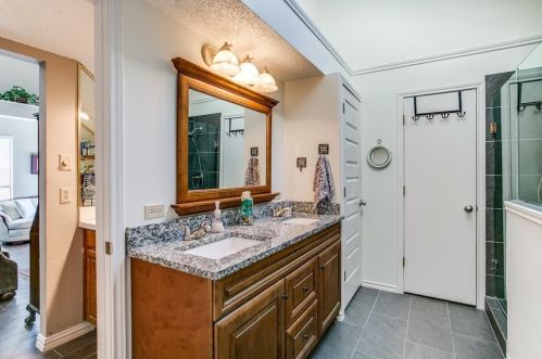 1446 Homestead Ln, Carrollton TX 75007-2991 exterior