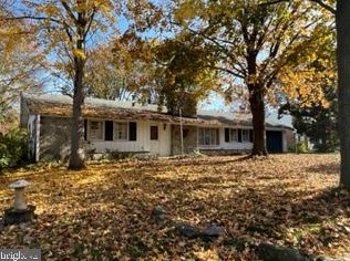 1933 Robindale Ave, Lancaster, PA 17601-3824
