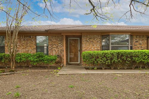 501 Center St, Whitewright TX 75491-2804 exterior