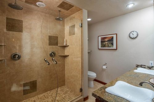 12095 Rainbow Dr, Truckee CA  96161-2732 exterior