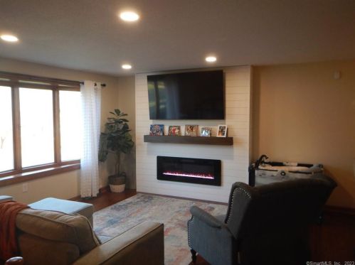 433 Curtiss St, Southington CT  06489-1708 exterior