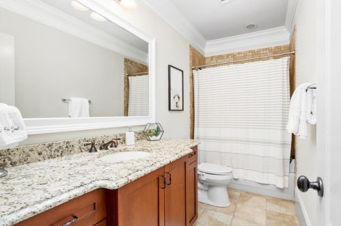 284 Hedden Rd, Atlanta GA  30342-2768 exterior