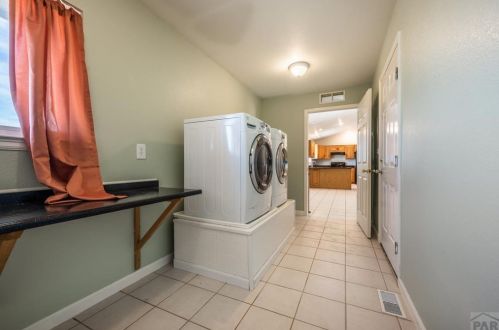 1212 Saddle Ridge Ln, Pueblo CO  81007-3905 exterior