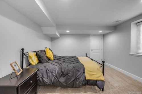 8238 Jasmine Ct, Englewood CO 80112-1033 exterior