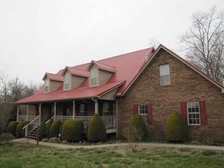 416 Riverbend Dr, Dandridge, TN 37725-6289