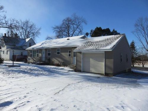 208 4th St, Montgomery, MN 56069-1017