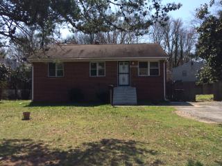 16000 Crest Dr, Woodbridge VA  22191-4213 exterior
