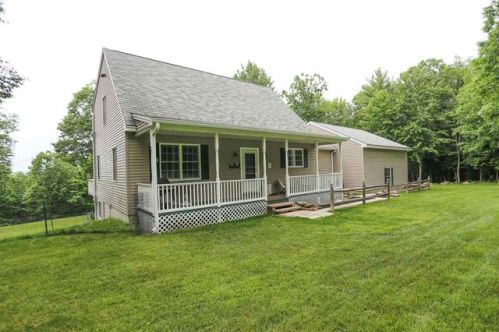 8 Deer Meadow Rd, Concord, NH 03303-7804