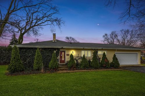 2 Michigan Ave, Addison, IL 60101-3926